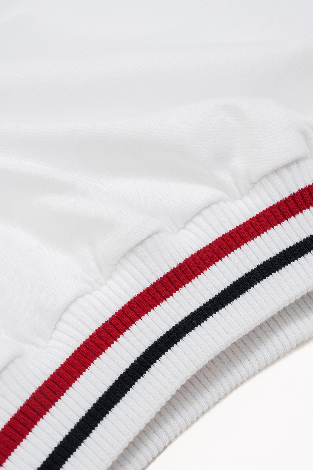 Basic sleeveless V-neck T-shirt