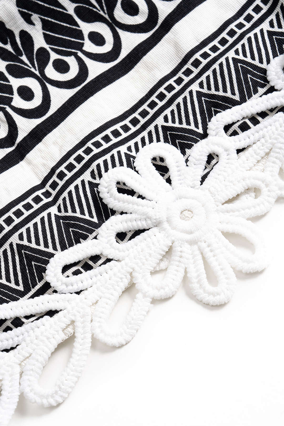 Artistic Contrast Print Flower Applique Trim Sleeveless Top And Pants Set