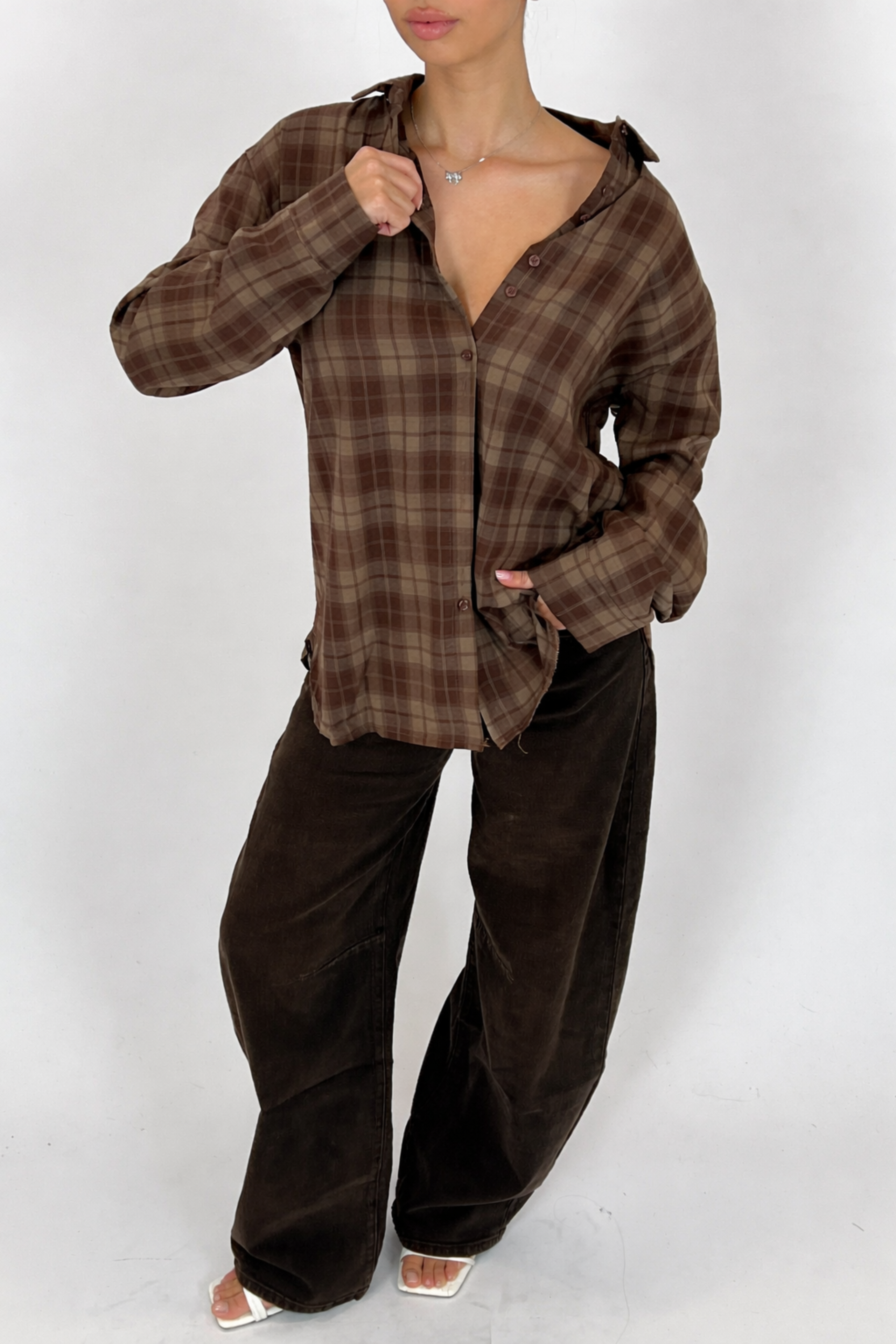 Women’s Fitted Plaid Button-Up Blouse – Timeless Checkered Design