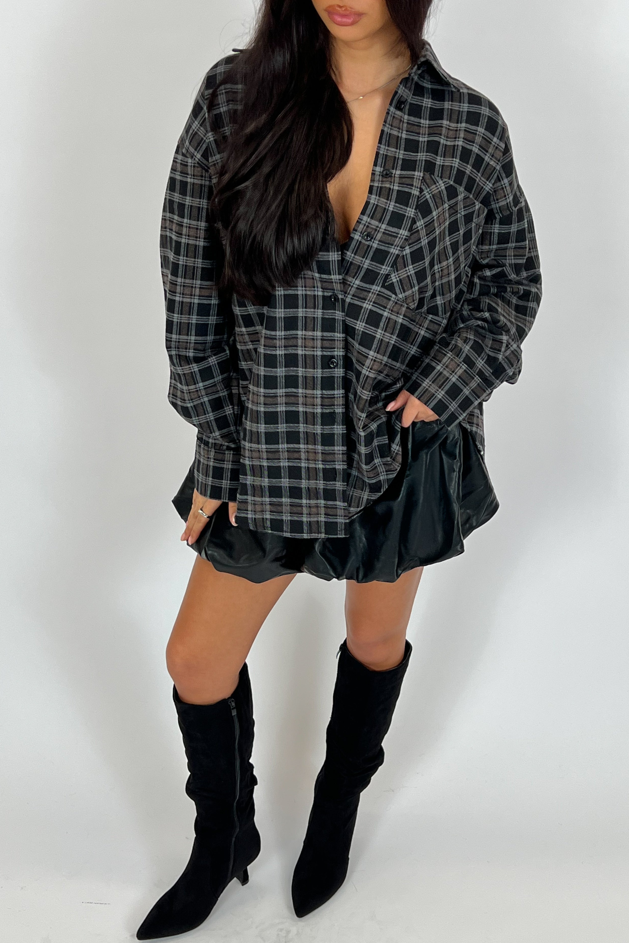 Women’s Oversized Plaid Button-Up Shirt – Versatile and Effortlessly Stylish
