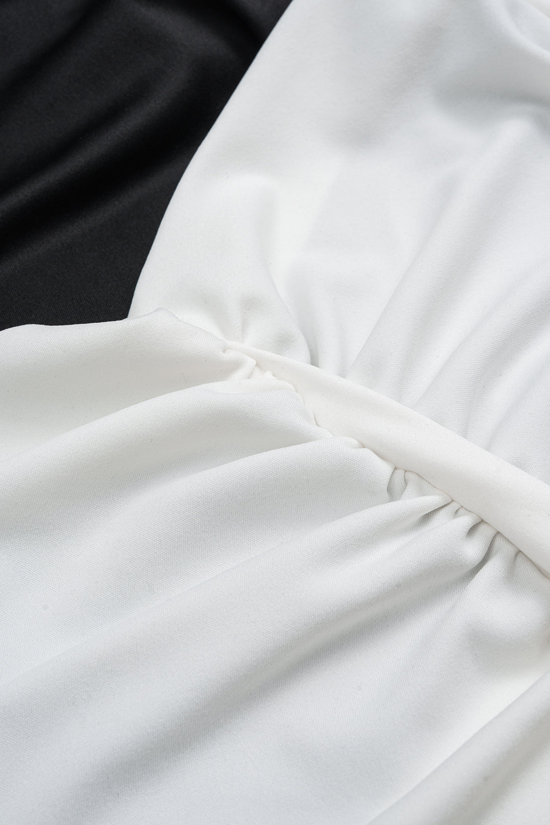 Boat Neck Contrast Backless Ruched Long Sleeve Maxi Dress