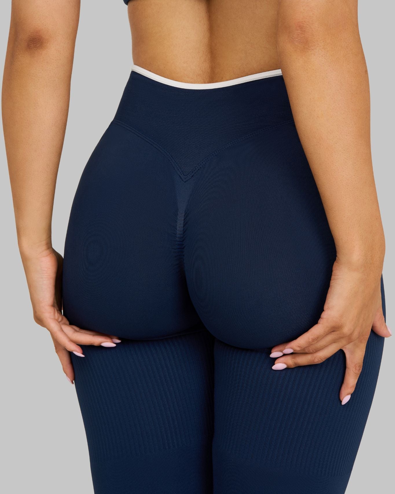 Outline V Waist Leggings | Midnight Navy