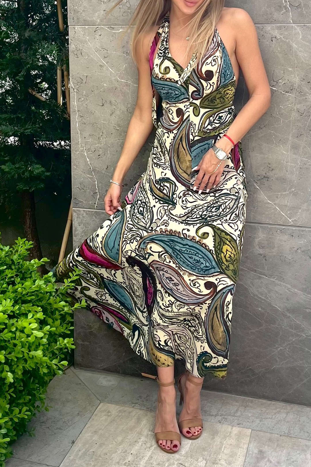 Abstract Print Chiffon Halter Neck Tie-Up Backless Sleeves Maxi Dress