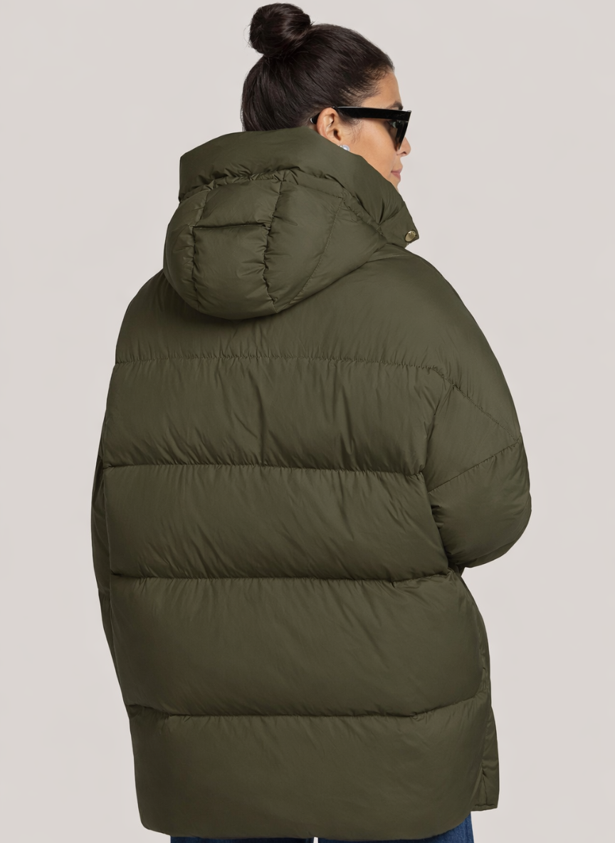 Cape-Style Oversized Puffer Jacket – Luxurious Down Insulation 2