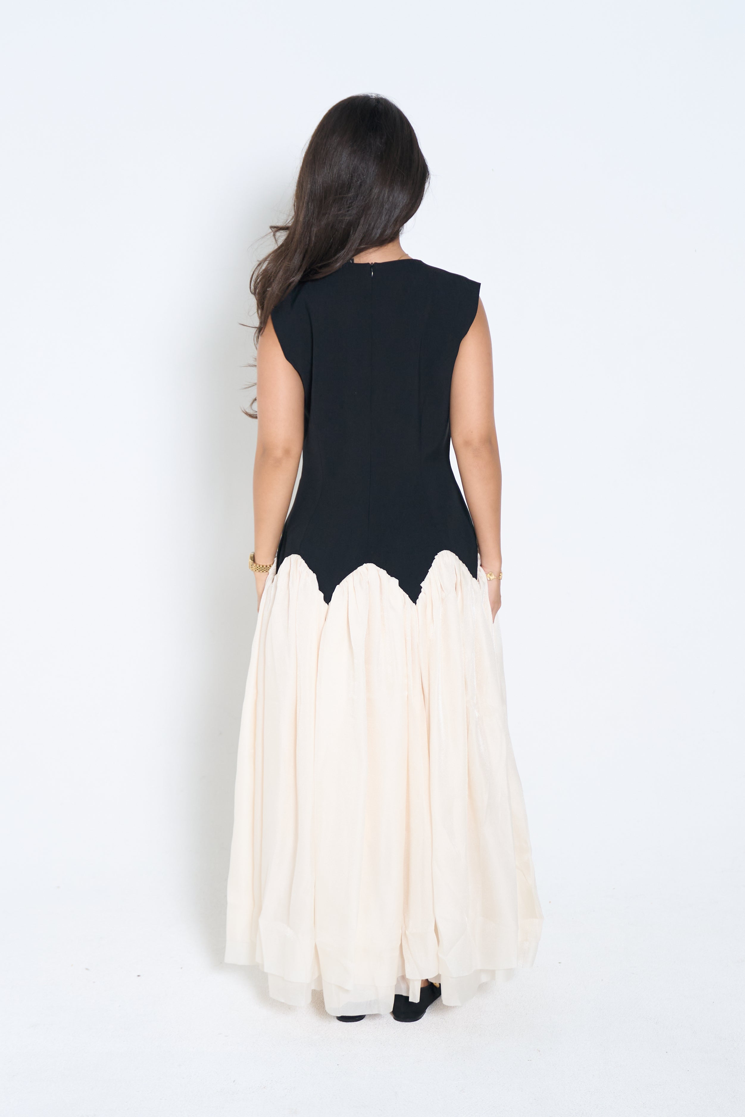 Two-Tone Maxi Dress – Black & Cream Elegant Sleeveless Dress