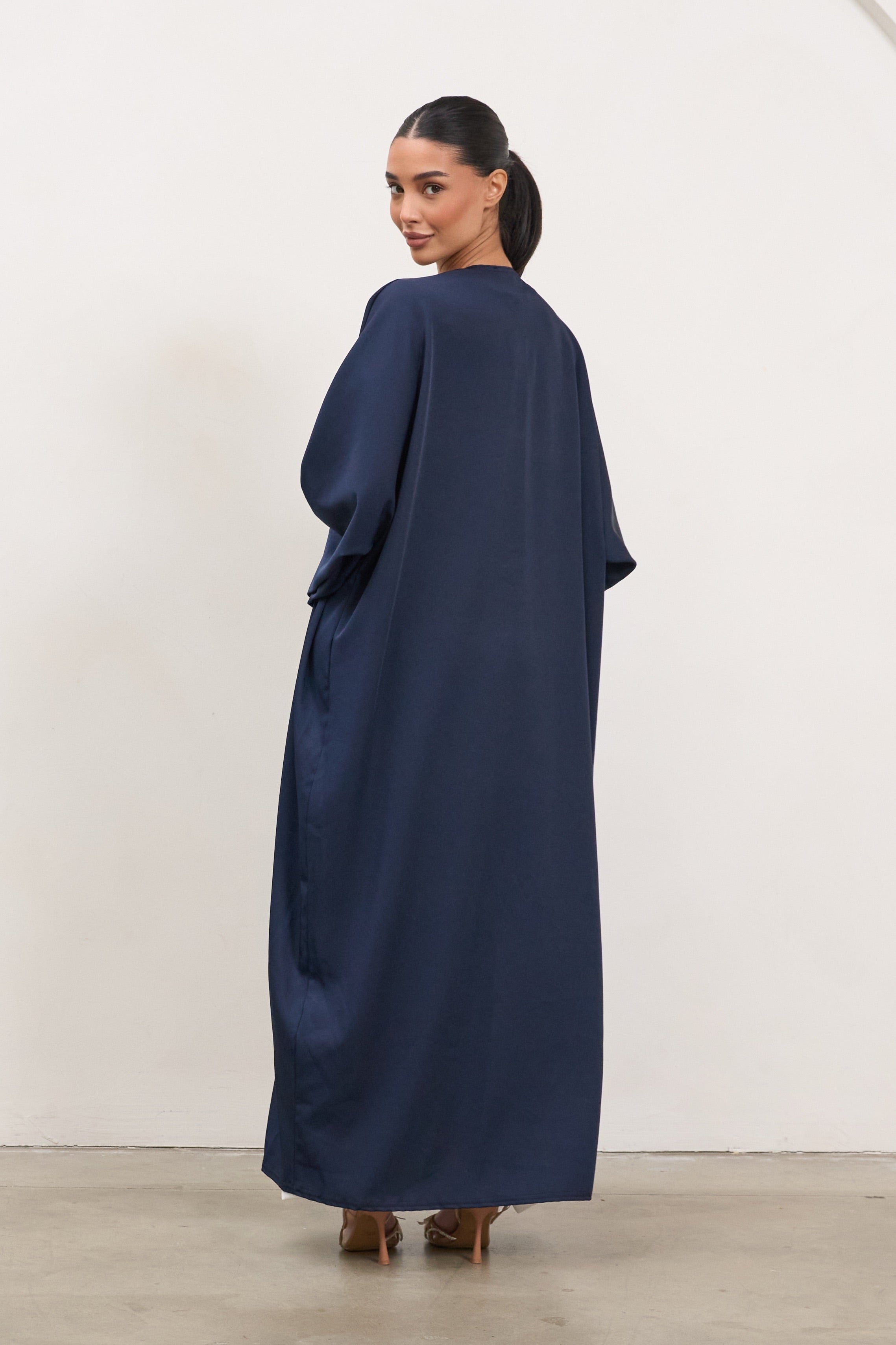 Essential Oversized Abaya – Relaxed Open-Front Modest Dress