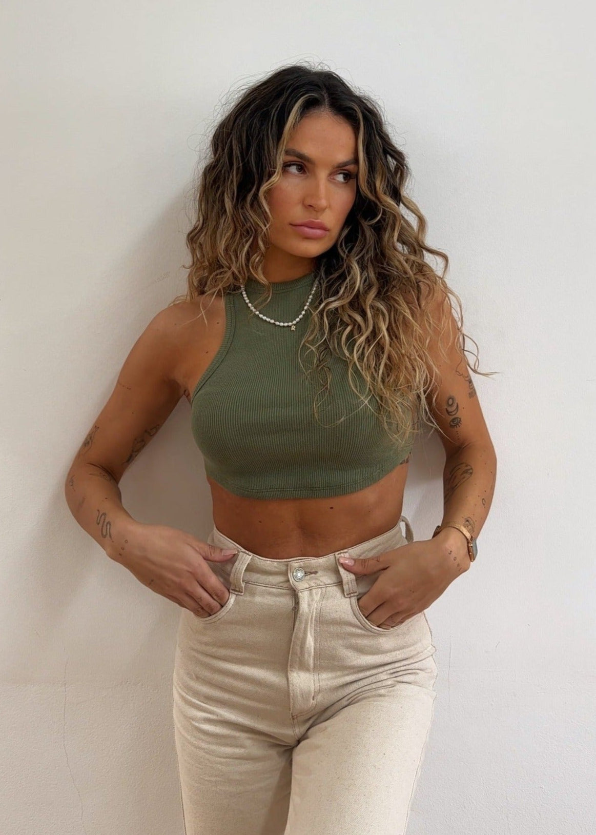 Women’s Ribbed Stretch Tank Top – Sculpted Cropped Silhouette