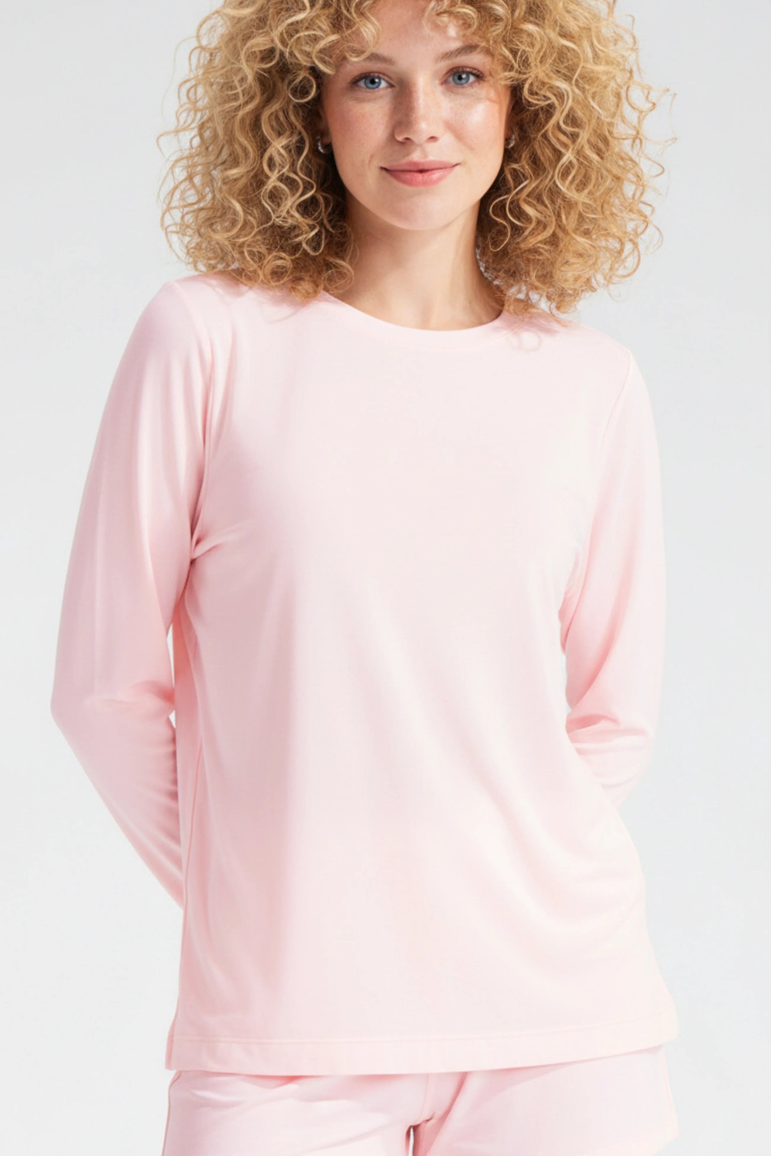 LEWAIR's Long Sleeve Performance Top in Light Pink – Effortless Oversized Style