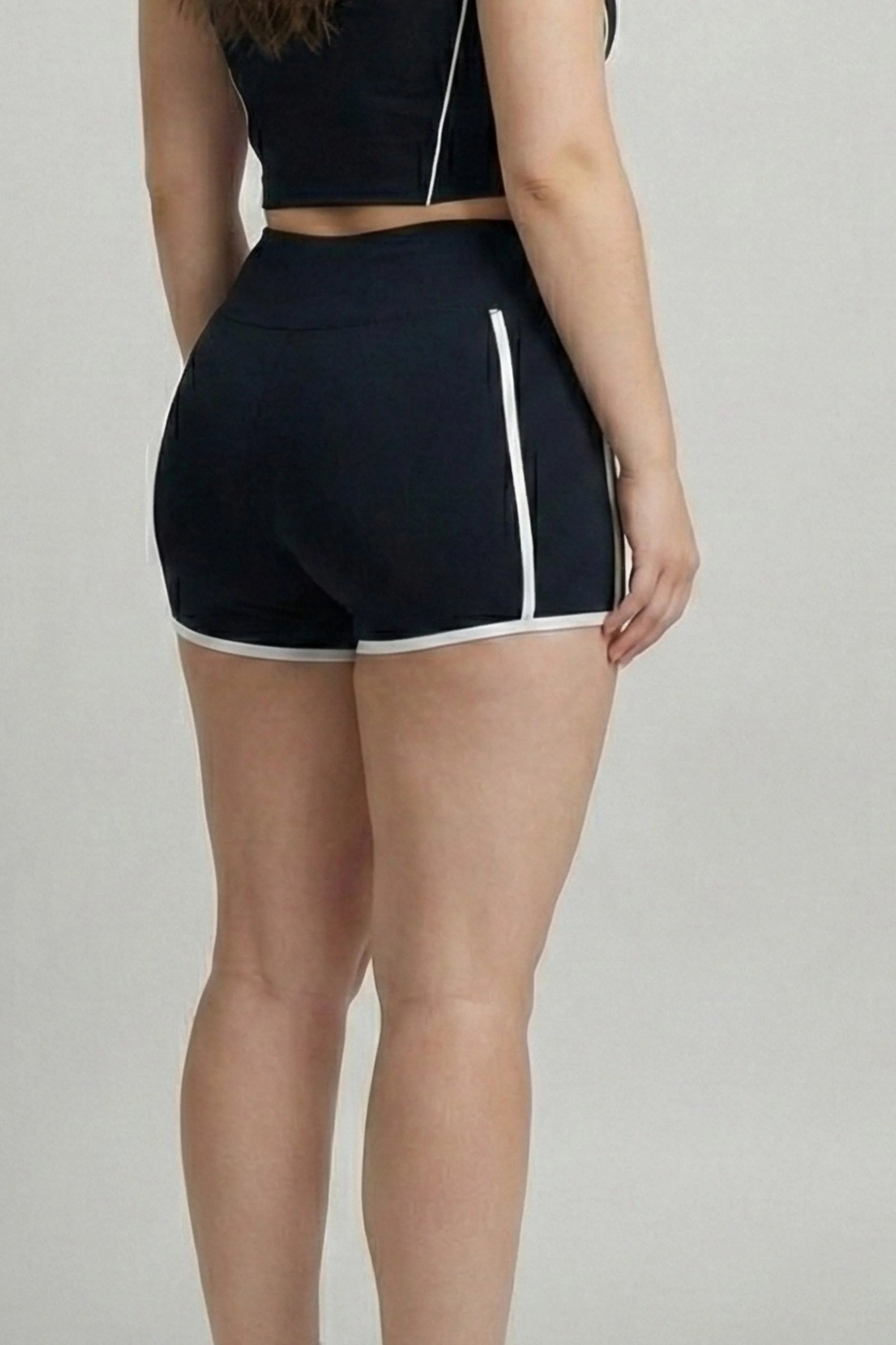 LEWAIR's V-Waist Sculpting Active Shorts – Seamless Black Compression Fit 2