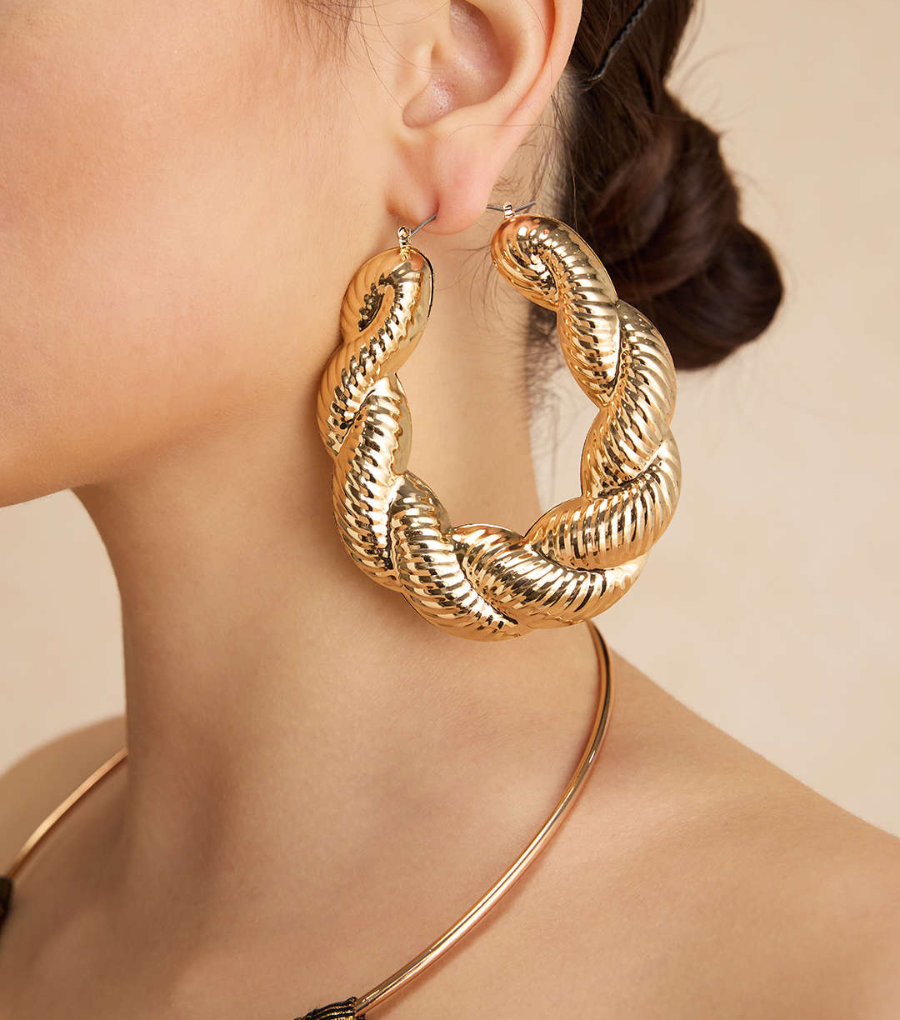 Twist Retro Alloy Earrings – Geometric U-Shape Statement Earrings 1