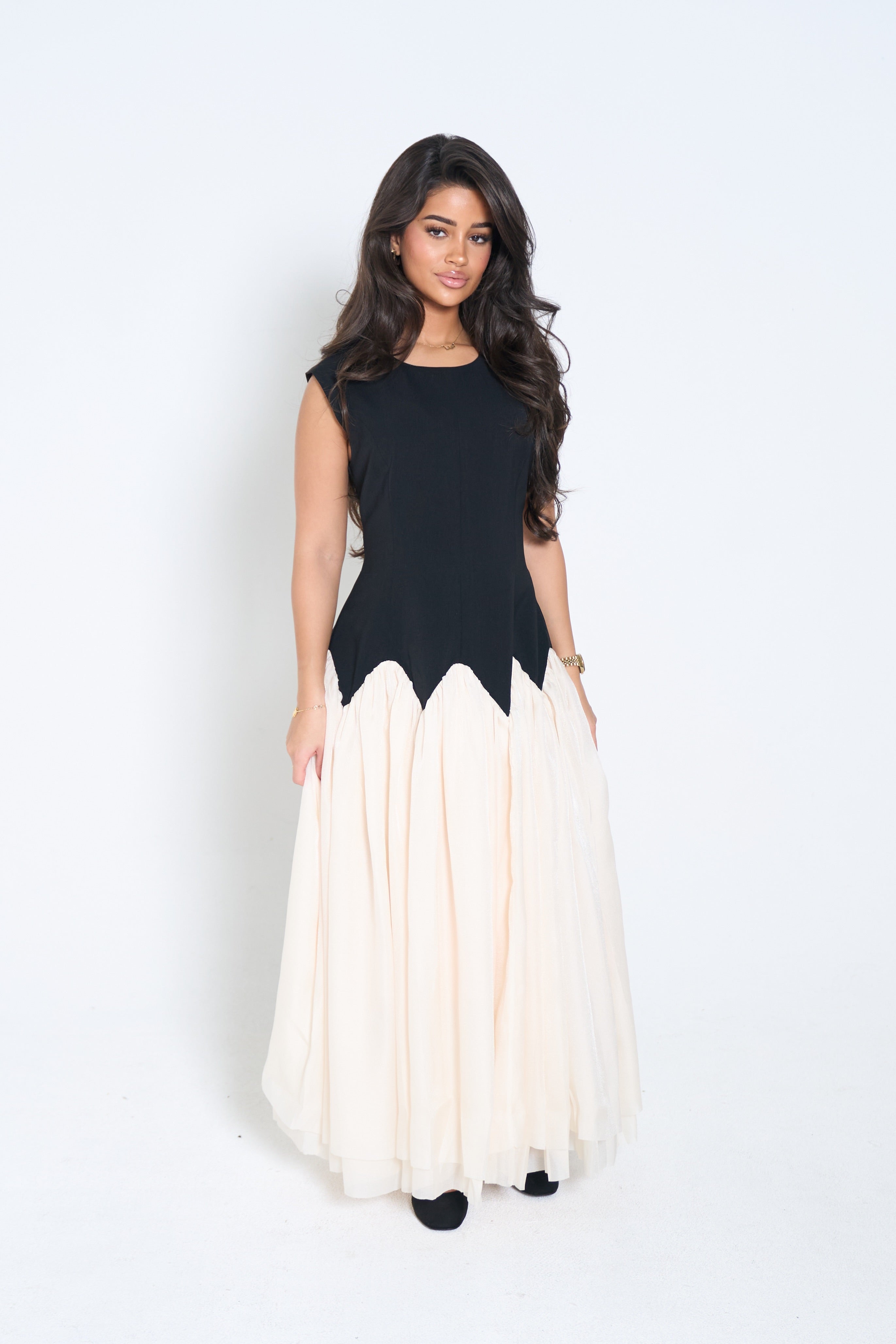 Two-Tone Maxi Dress – Black & Cream Elegant Sleeveless Dress