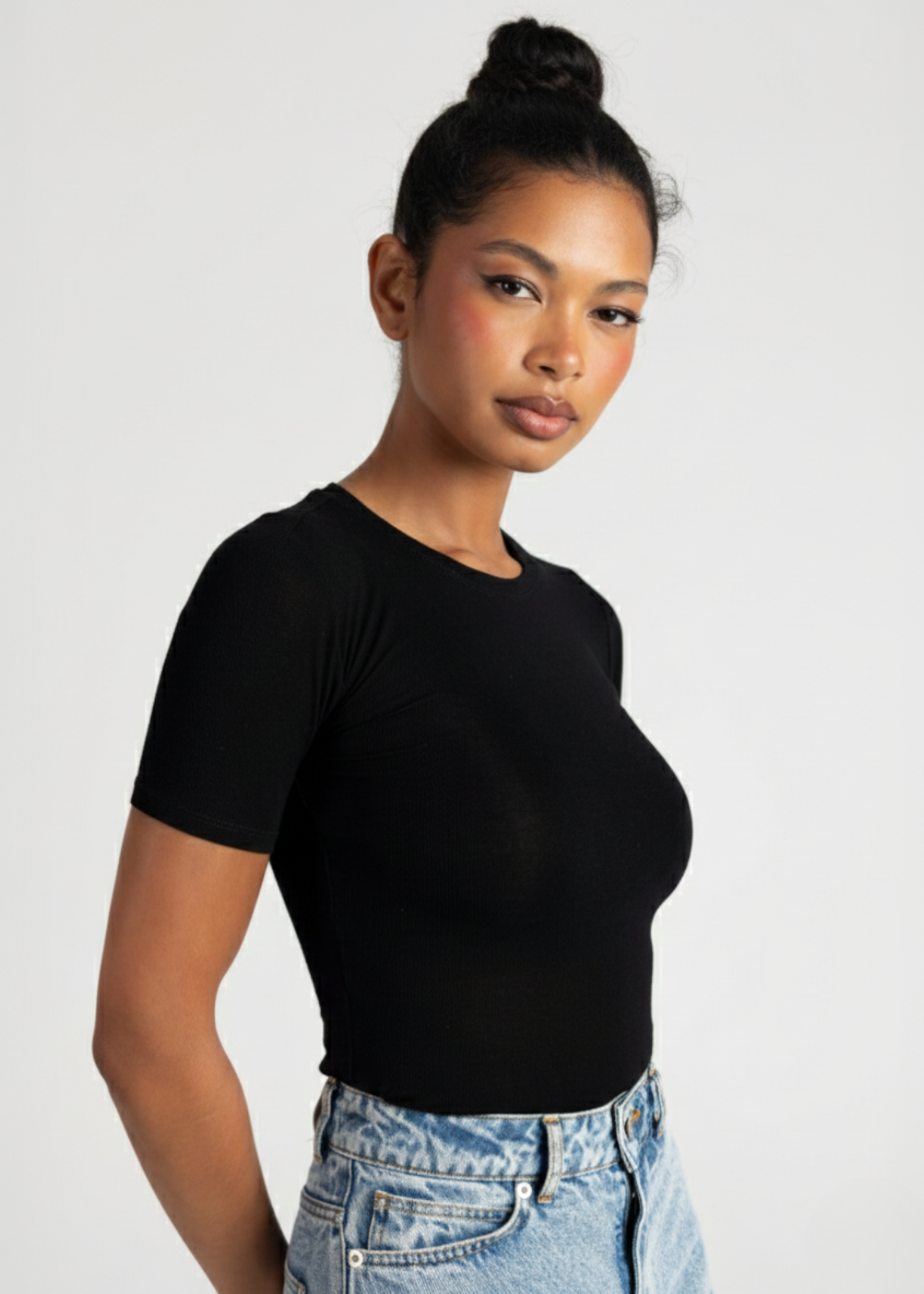 Women’s Ultra-Soft Fitted T-Shirt – Second-Skin Feel & Effortless Sophistication | BLACK 2