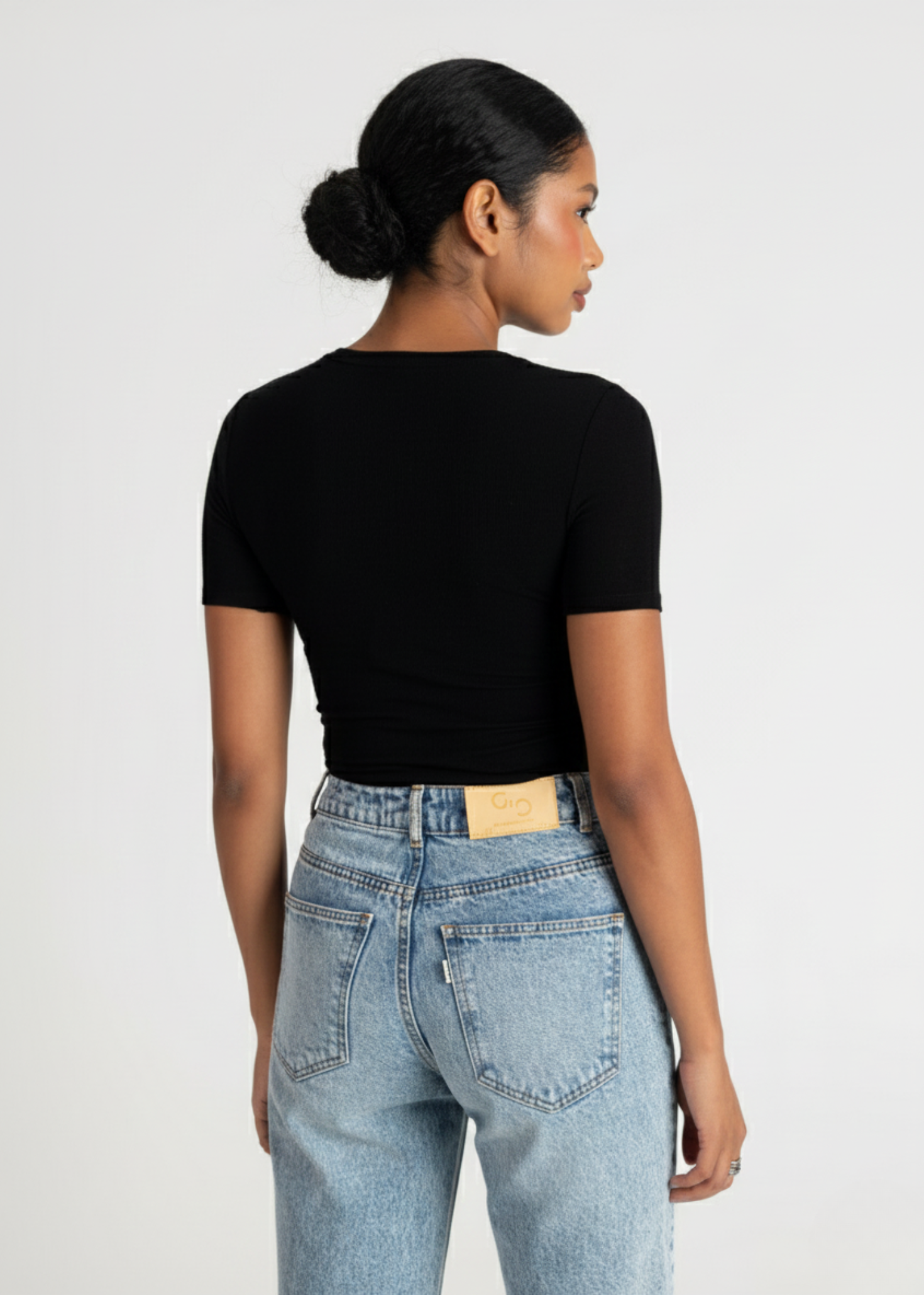 Women’s Ultra-Soft Fitted T-Shirt – Second-Skin Feel & Effortless Sophistication | BLACK 3