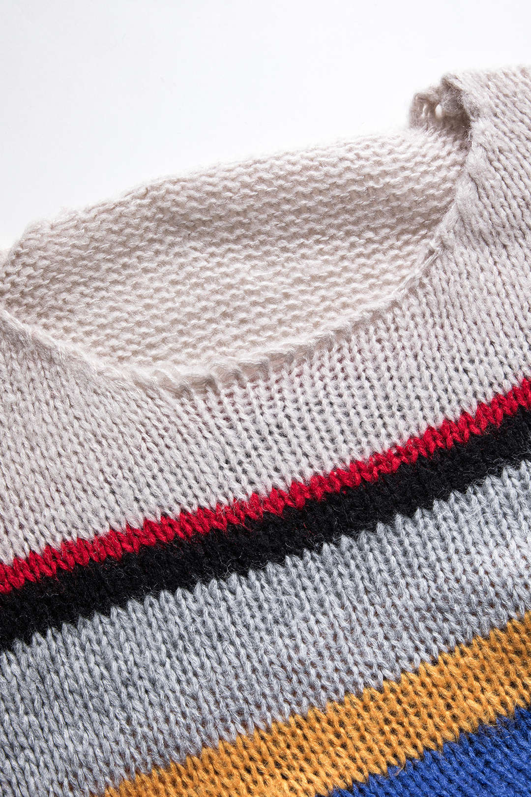 Basic knitted top with long sleeves and color blocks