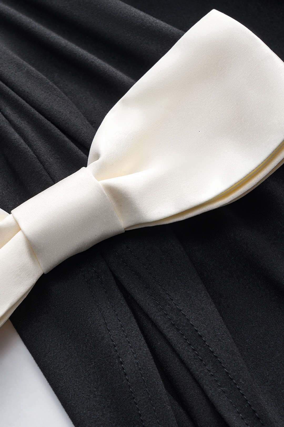 Bow mouwloze spleet maxi -jurk