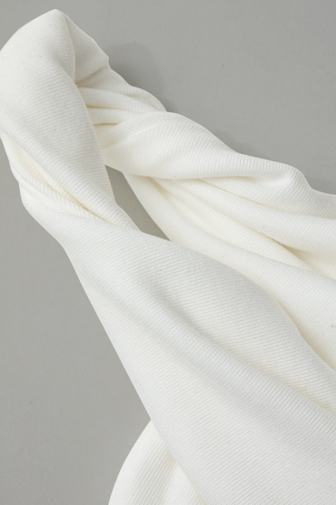 Eenvoudige asymmetrische twist mouwloze top