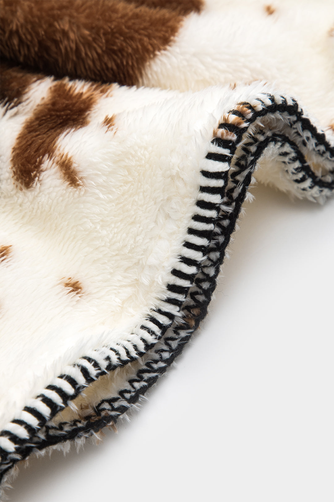 Skirt with abstract print and stitching 