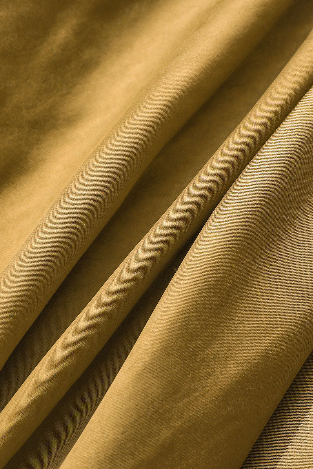 Decorative skirt with asymmetric hem and split button 