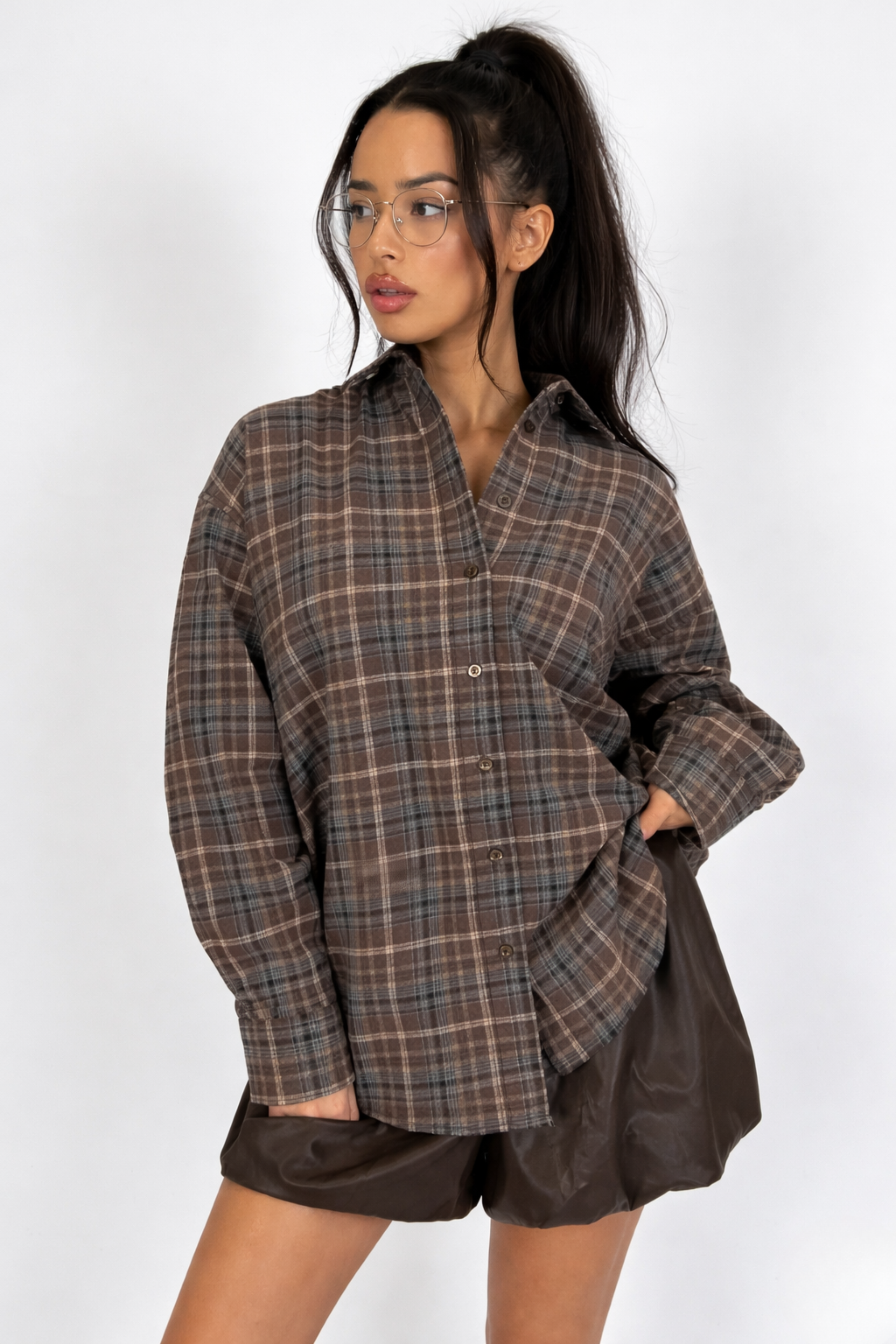 Women’s Oversized Plaid Button-Up Shirt – Versatile and Effortlessly Stylish