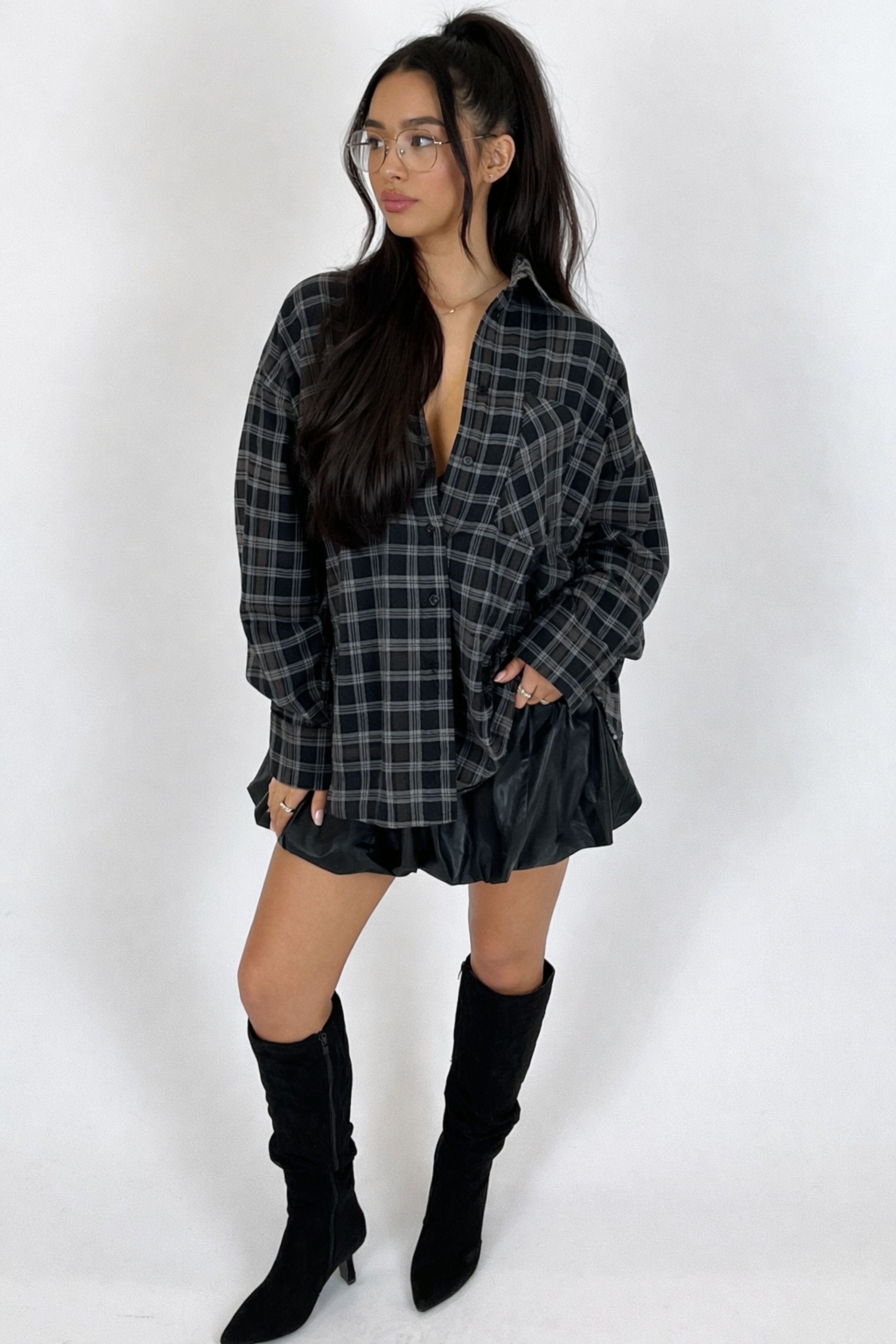 Women’s Oversized Plaid Button-Up Shirt – Versatile and Effortlessly Stylish