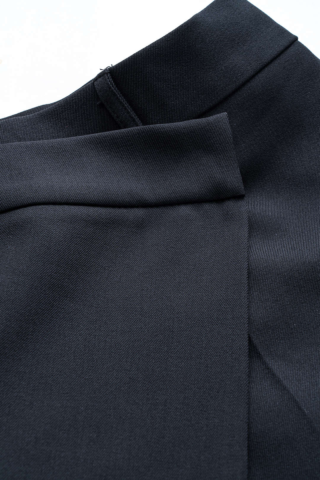 Asymmetrical leg trousers 