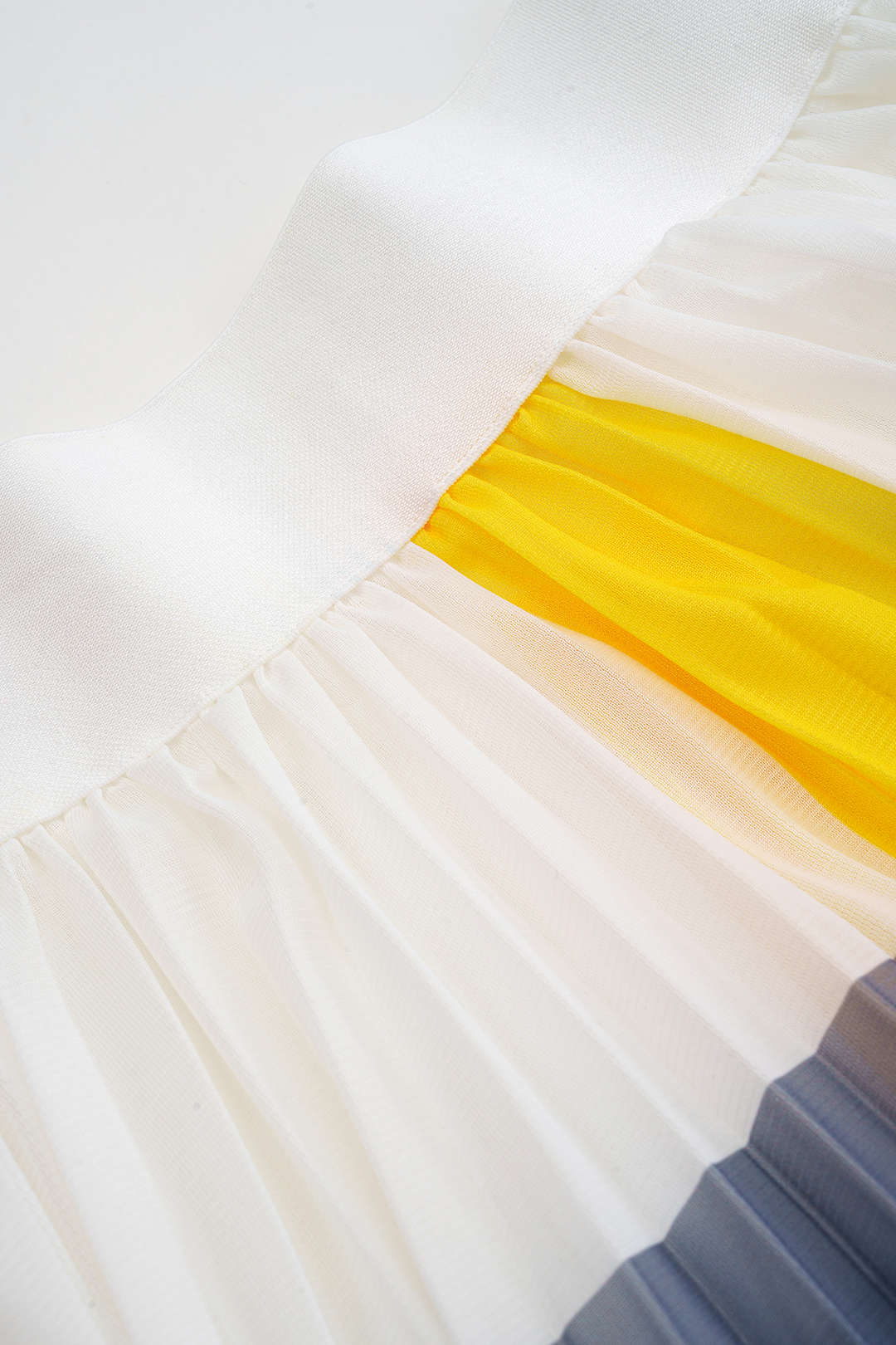 Summary Geometric Pattern Short Sleeve Top and Pleated Skirt Set 