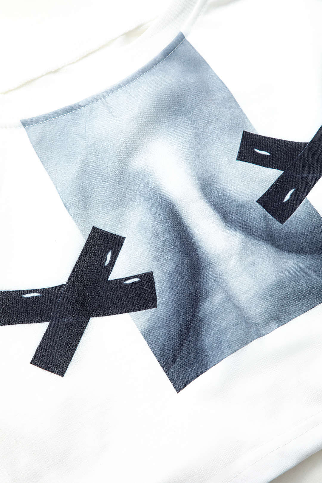 Bodyprint Crop top with round neck and long sleeves 