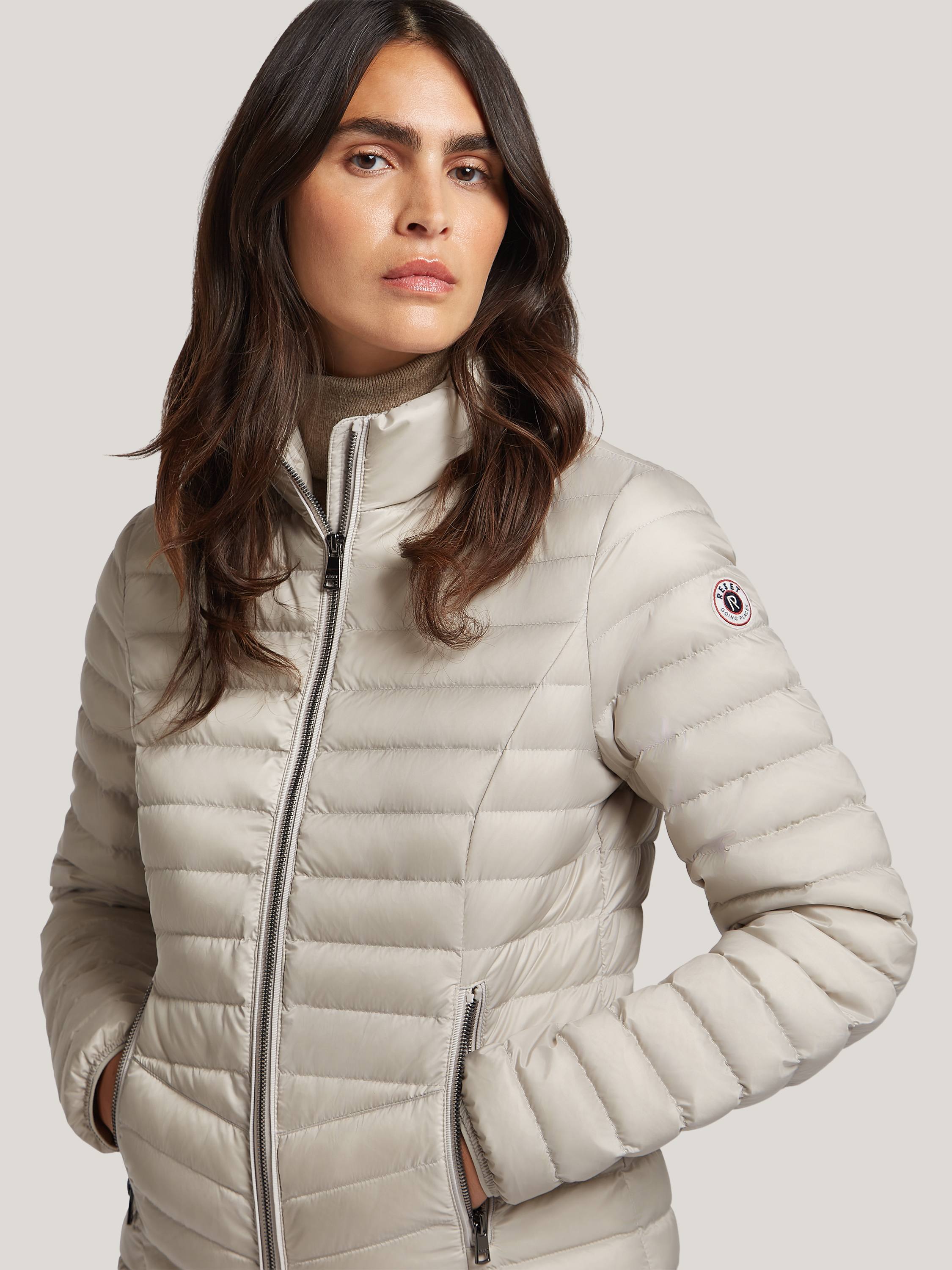 Lightweight Packable Jacket – Travel-Friendly & Versatile Outerwear