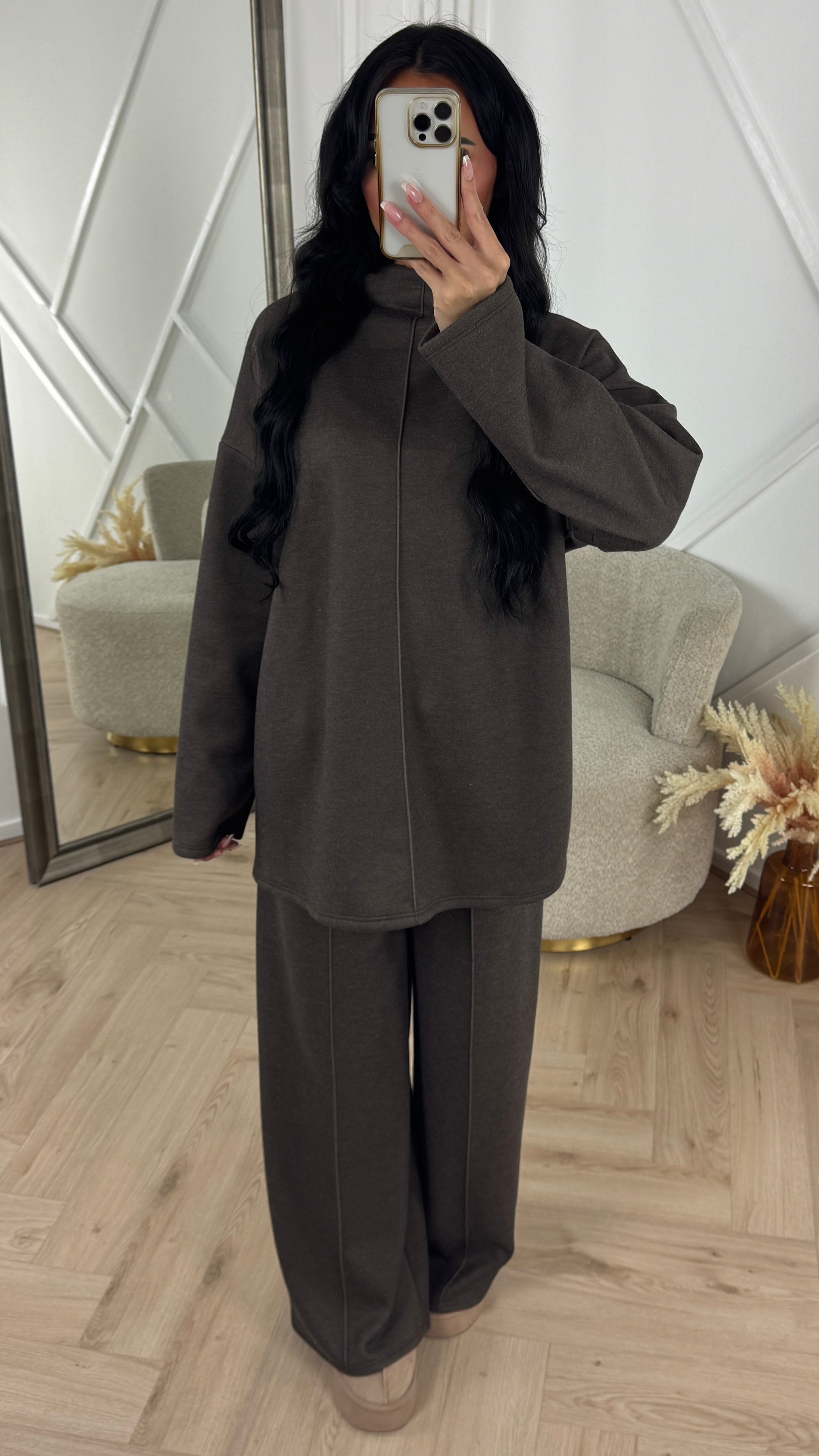 Soft Minimal Two-Piece Fleece Set with High Collar