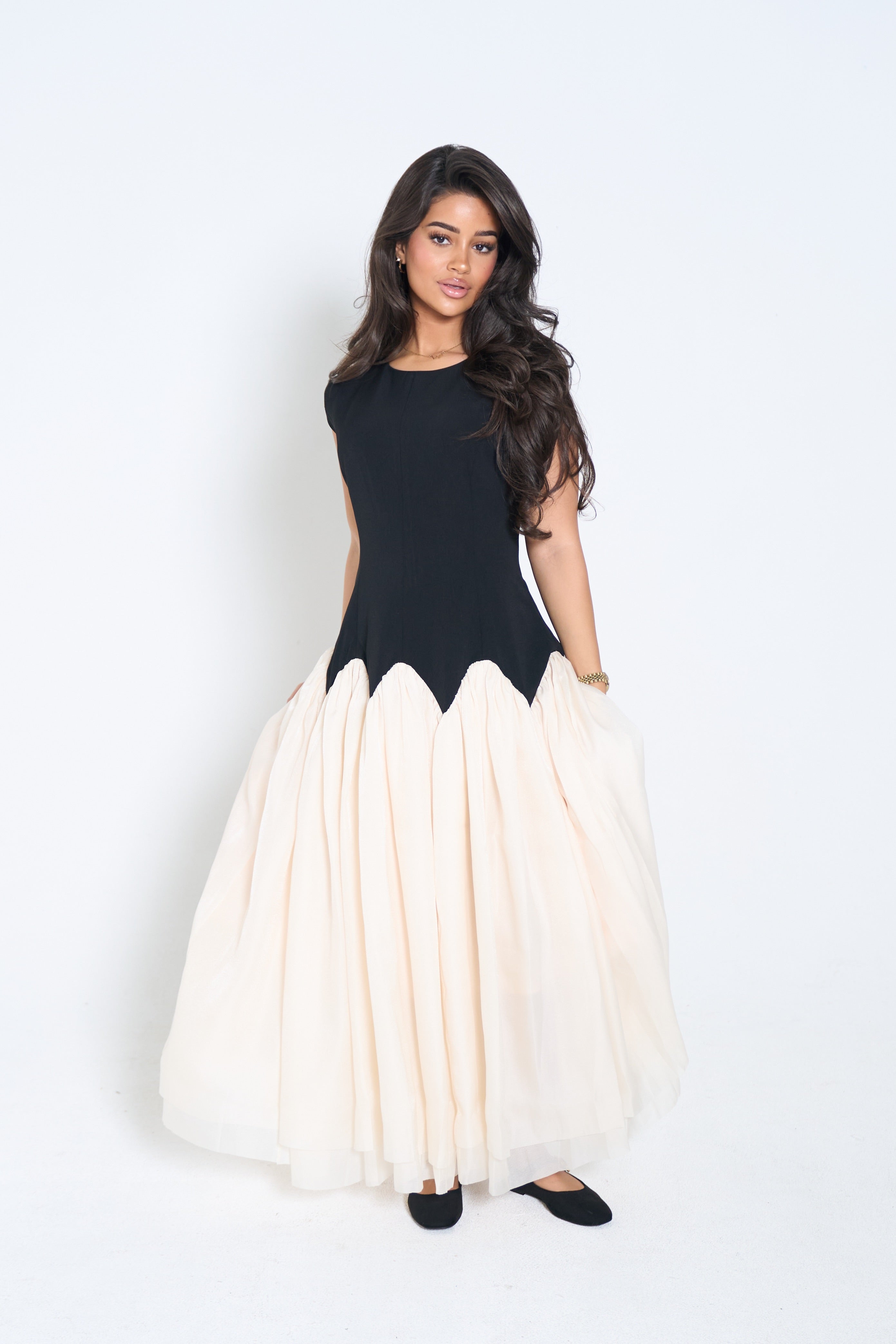 Two-Tone Maxi Dress – Black & Cream Elegant Sleeveless Dress