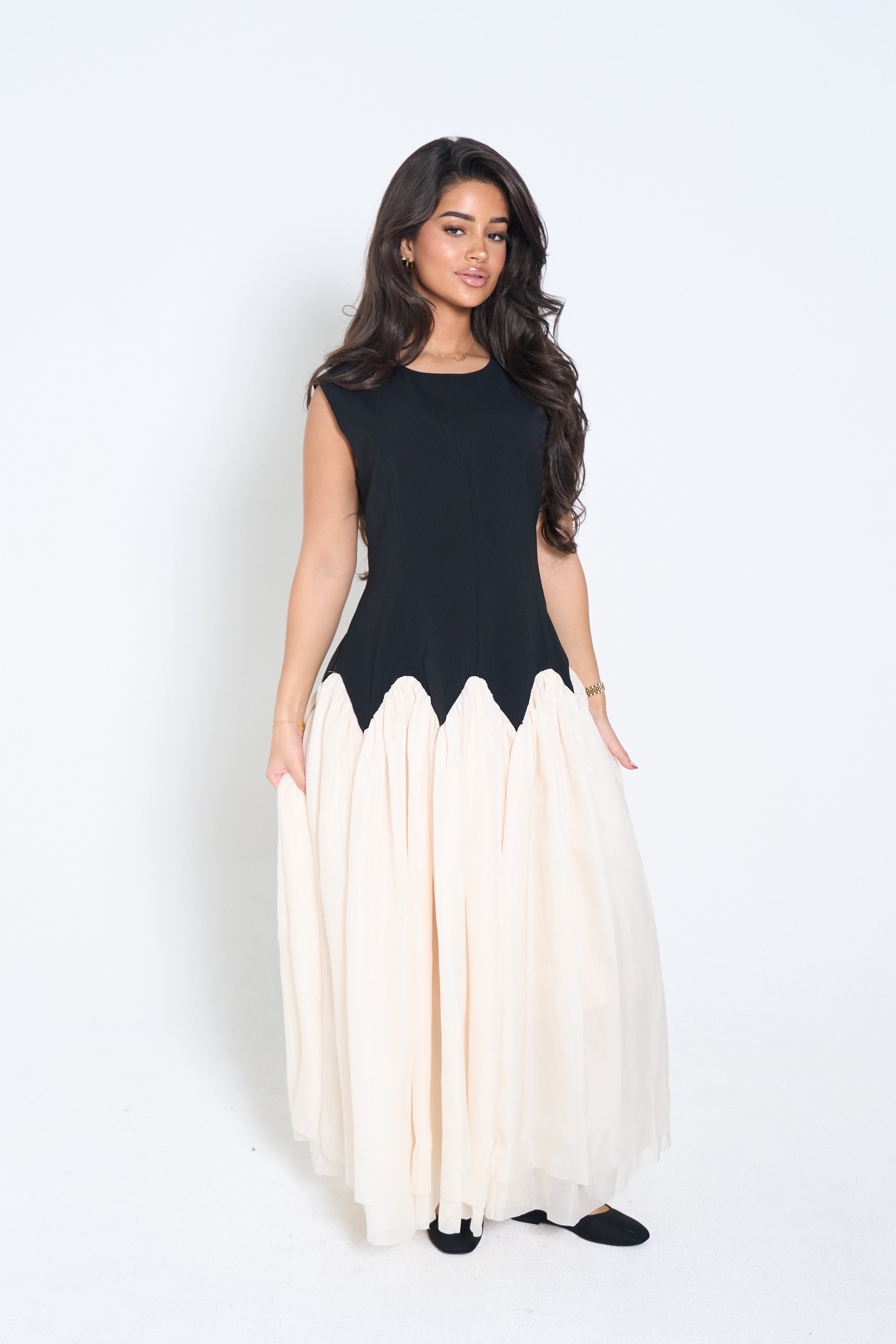 Two-Tone Maxi Dress – Black & Cream Elegant Sleeveless Dress