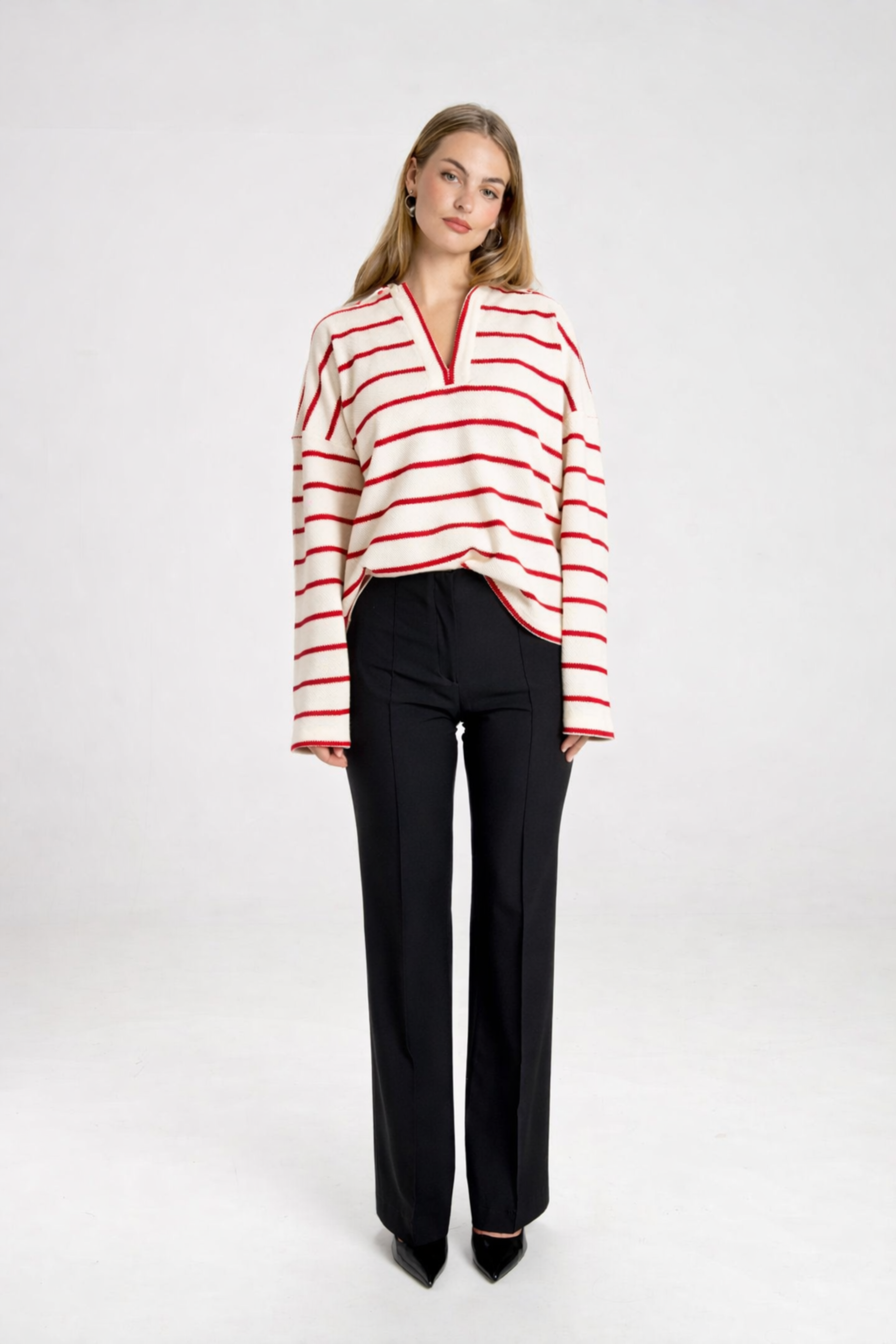 Women’s Polo Collar Knit Top with Opened Neckline – Casual Elegance 1