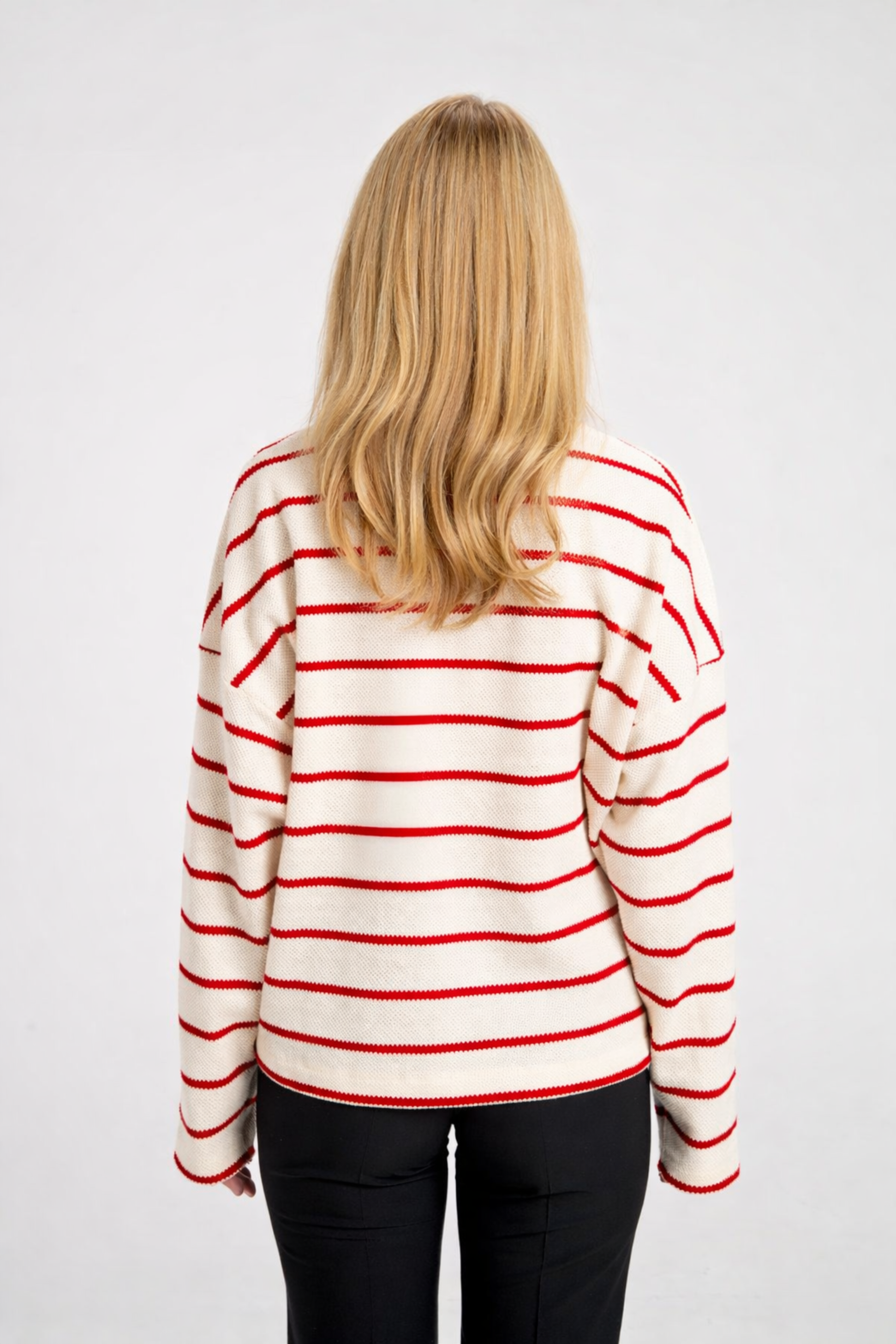 Women’s Polo Collar Knit Top with Opened Neckline – Casual Elegance 3