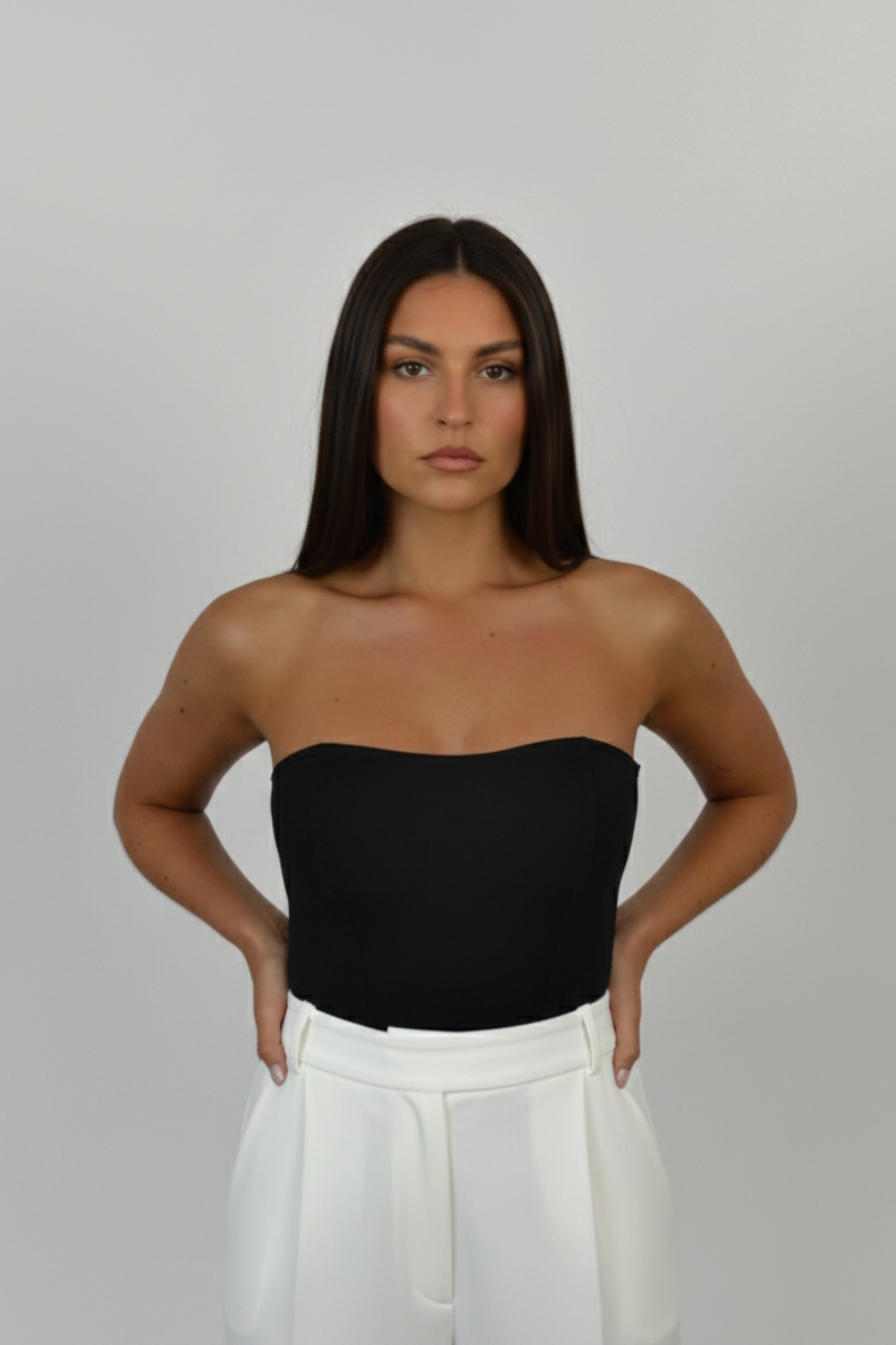 Women’s Strapless Bodysuit with Silicone Grip – Structured Seams and Low-Cut Bottom 1