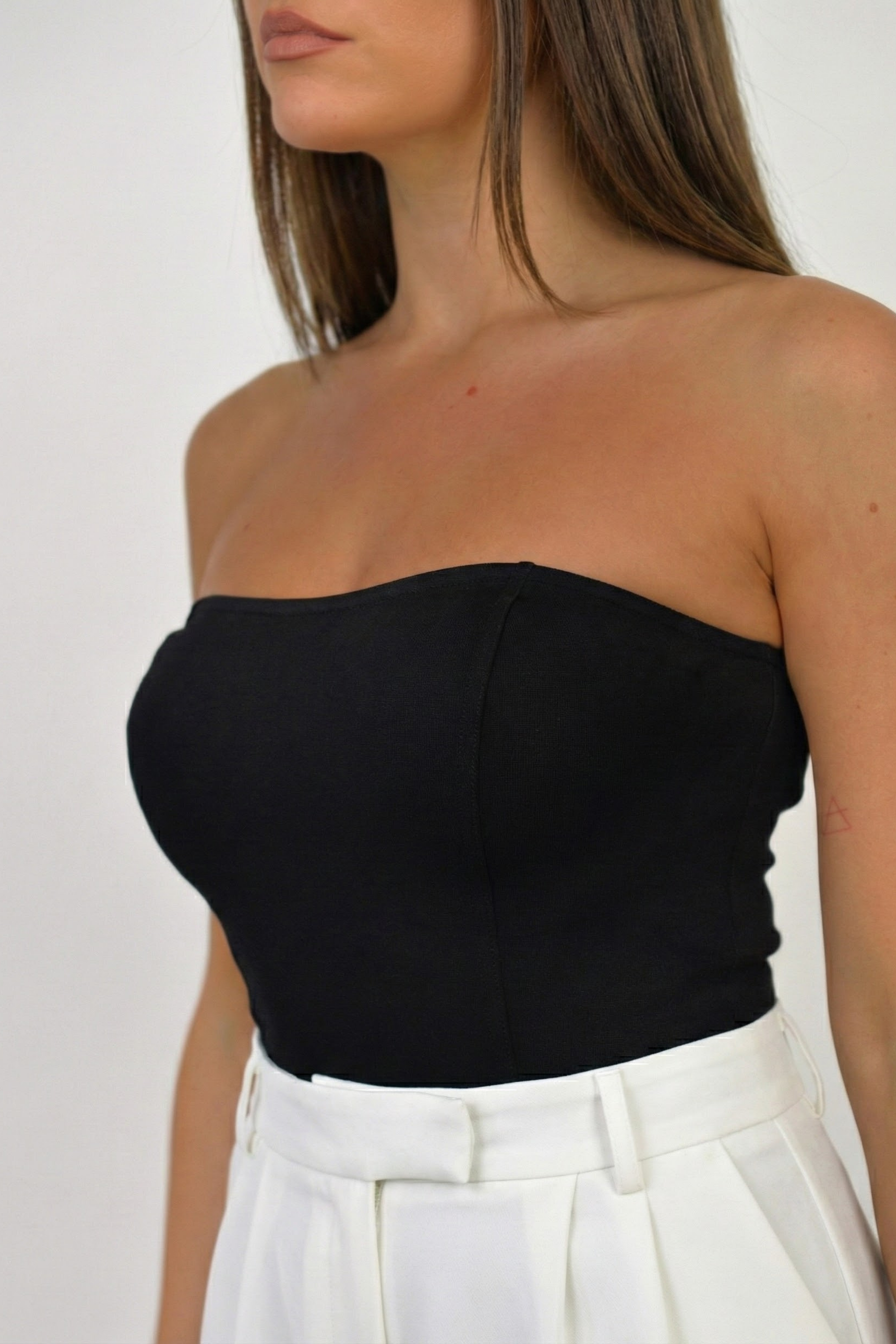 Women’s Strapless Bodysuit with Silicone Grip – Structured Seams and Low-Cut Bottom 3