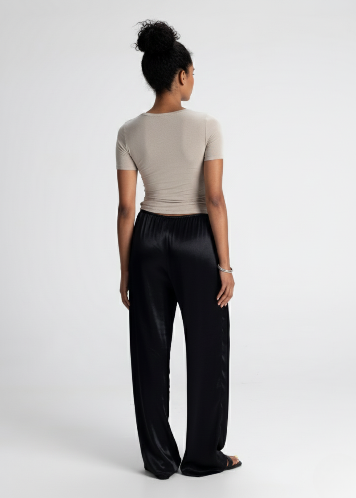 Women’s Ultra-Soft Fitted T-Shirt – Second-Skin Feel & Effortless Sophistication | BEIGE 2