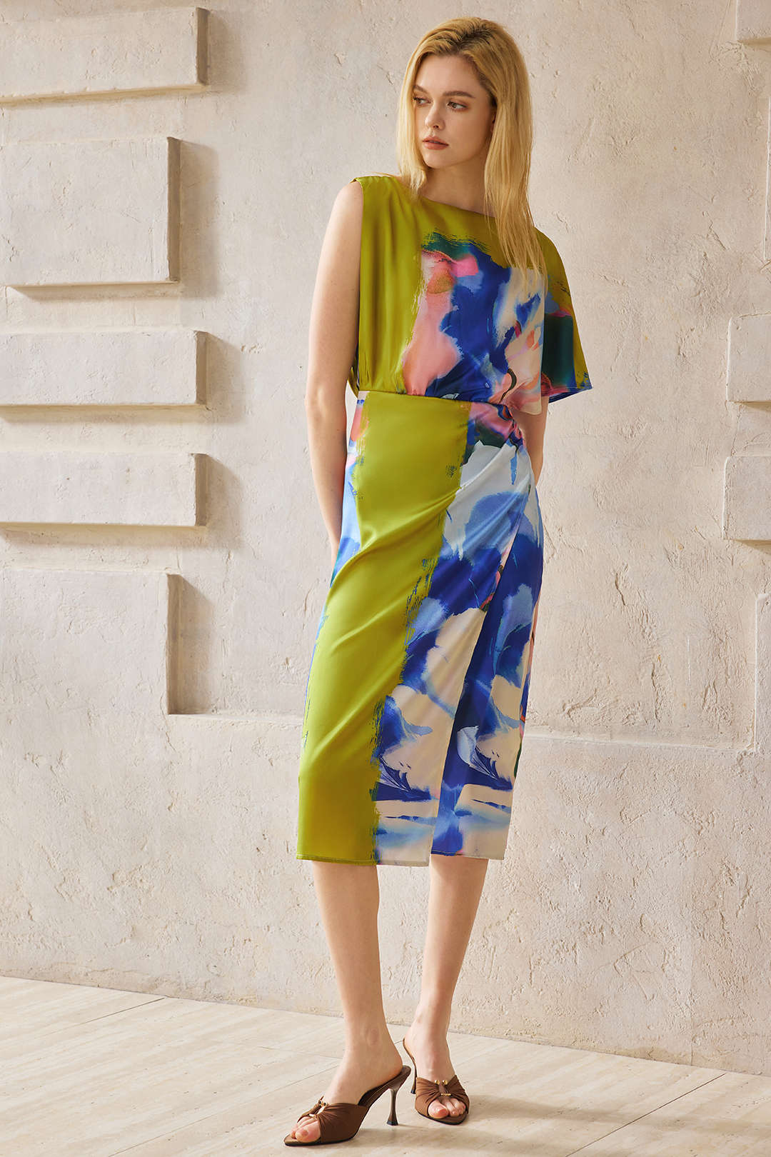 Abstract print satin asymmetric maxi dress with short sleeves 