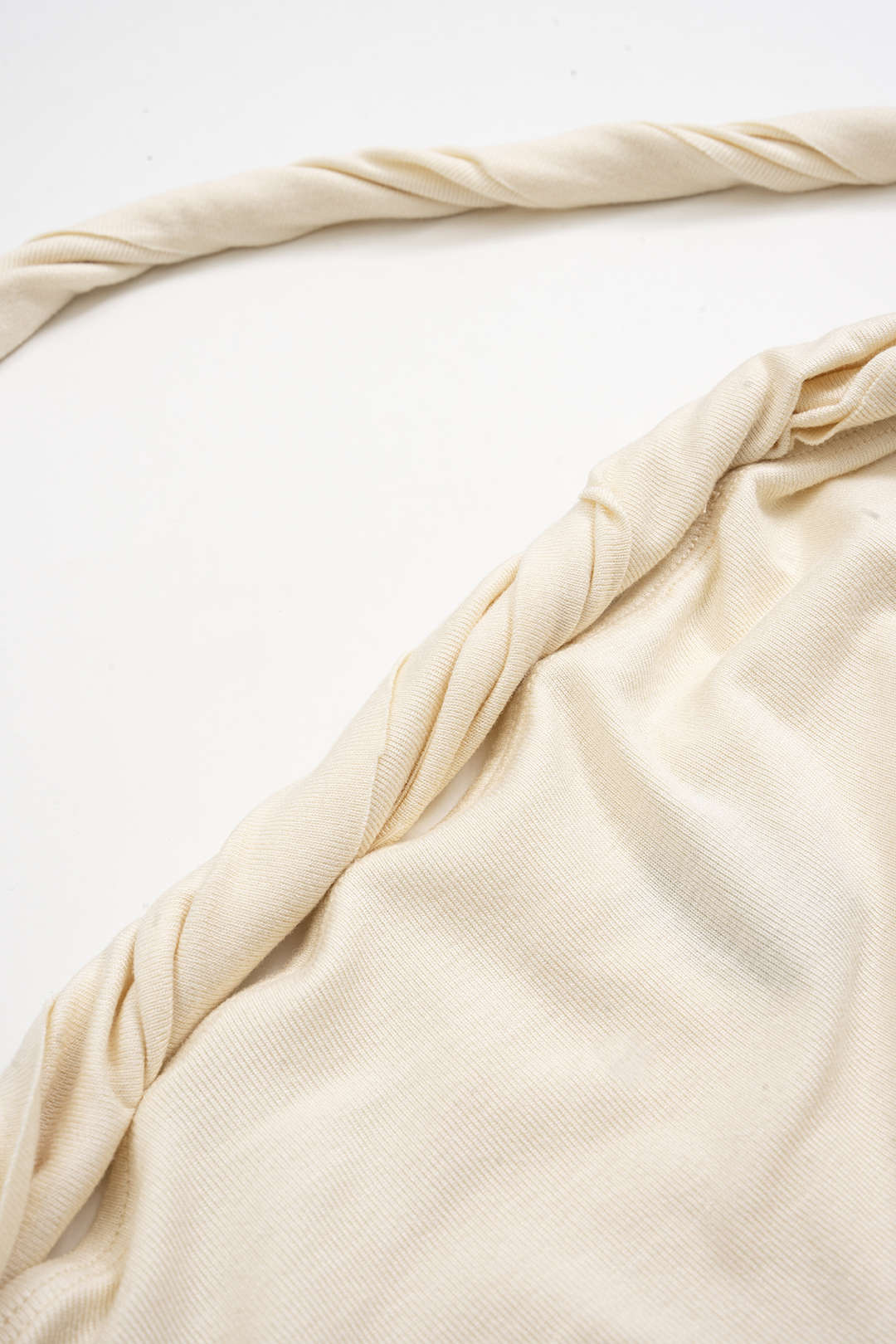 Asymmetrische twist knoop mouwloze midi -jurk