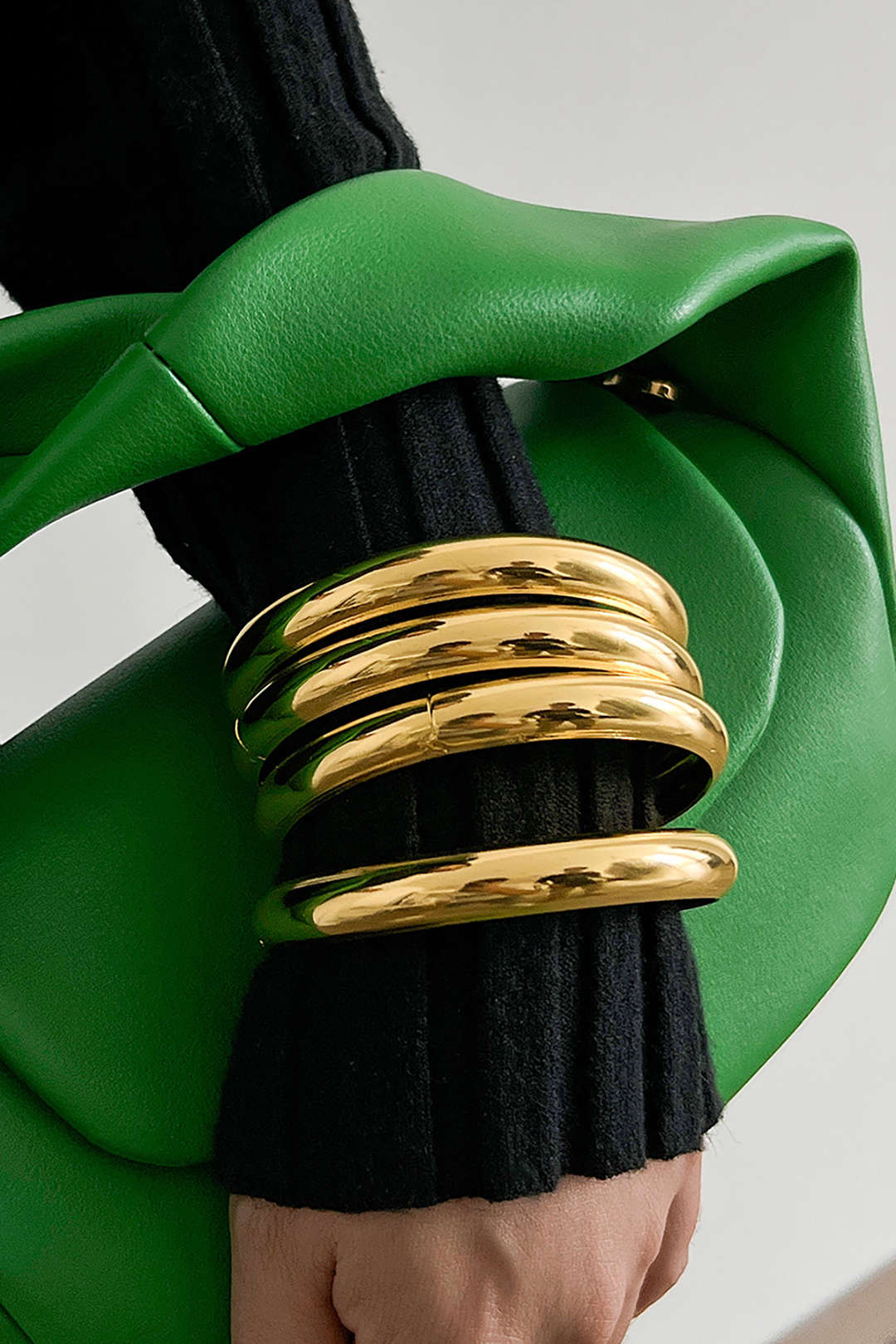 4 pc smooth simple shape braceletet set 