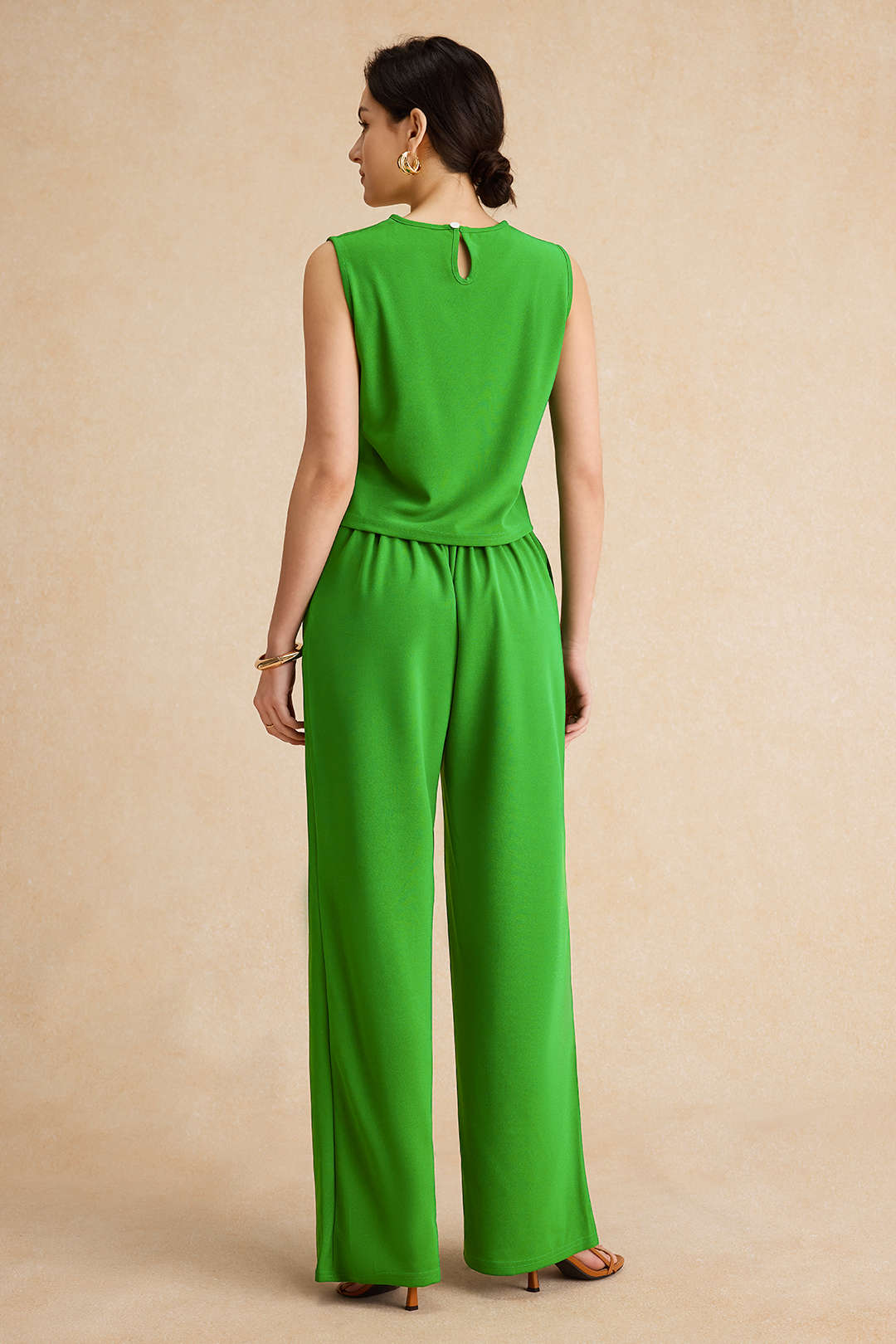 Basic plain sleeveless top and straight leg pants 