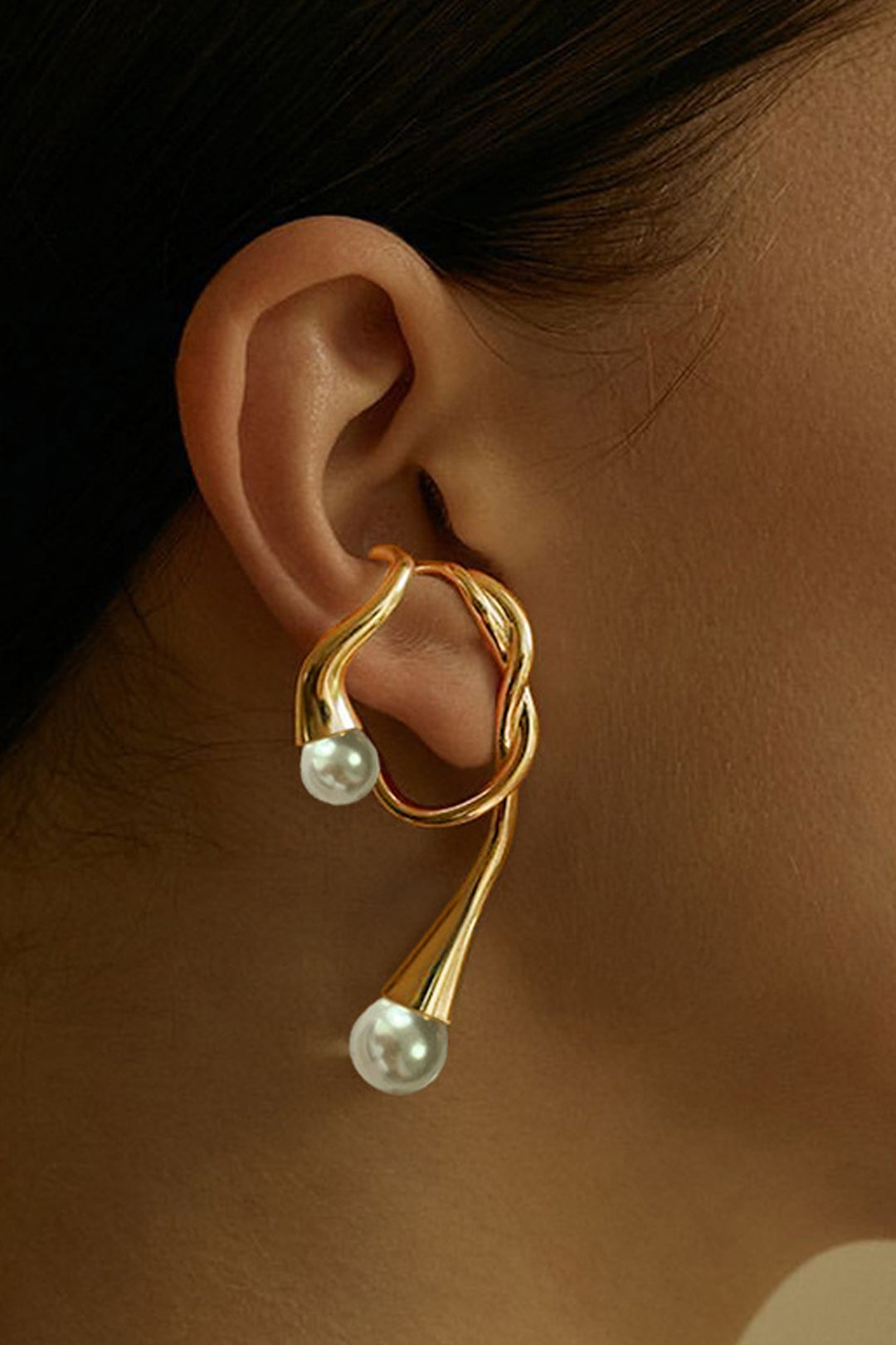 1 piece Pearl Curve earring 
