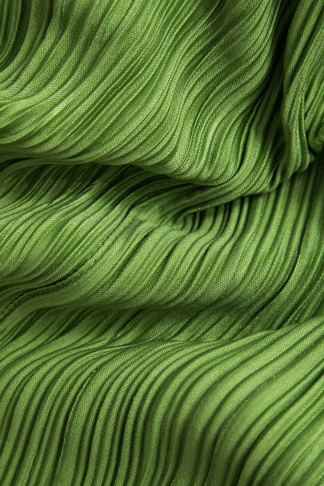 Midi dress with 3D flowers and V-neck 